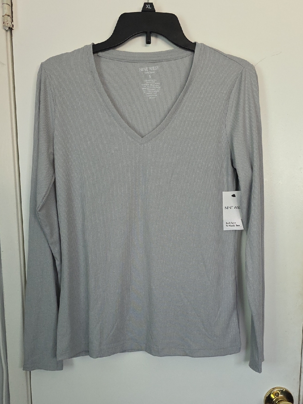 Nine West Light Gray Ribbed V-Neck Long Sleeve Shirt